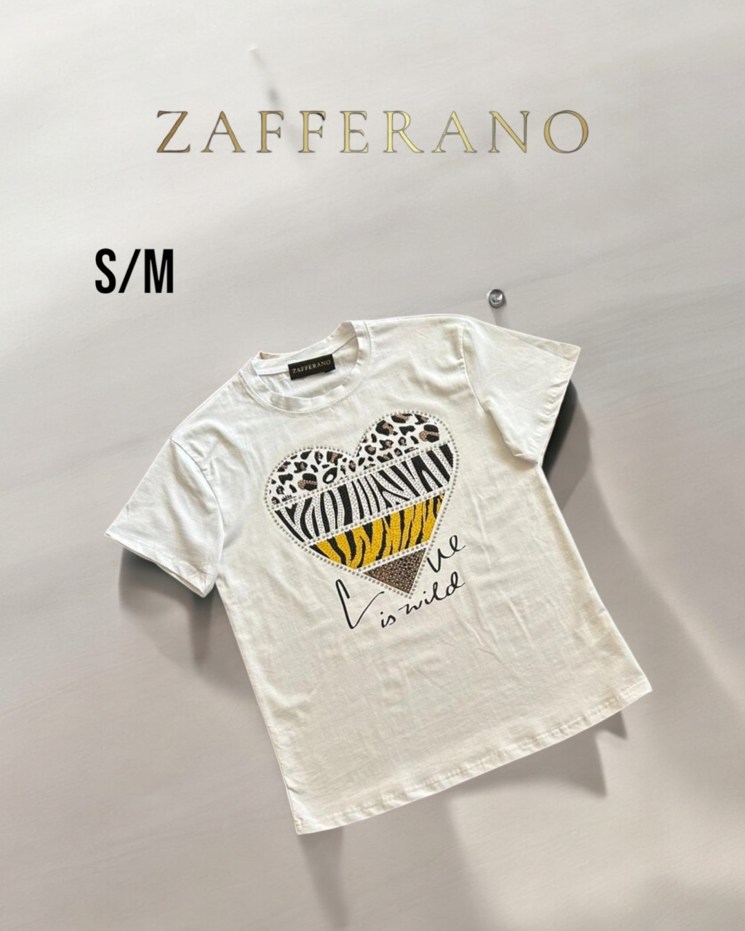 Playera “Love in wild” color negro