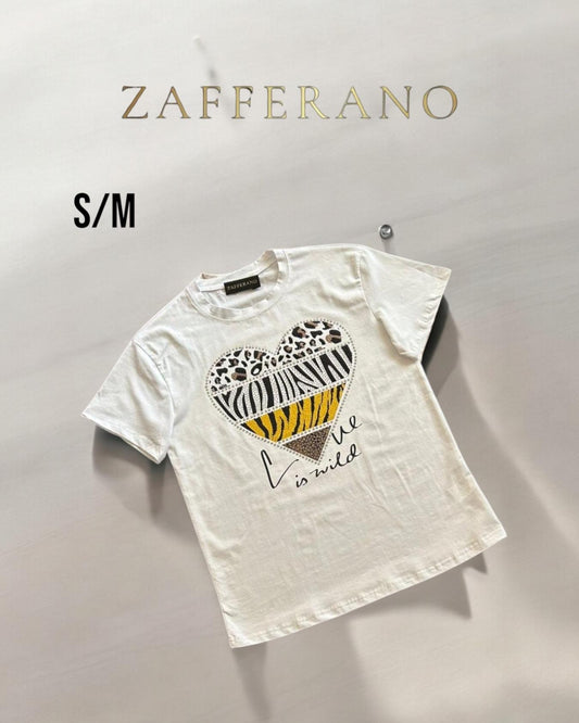 Playera Love is Wild color blanca