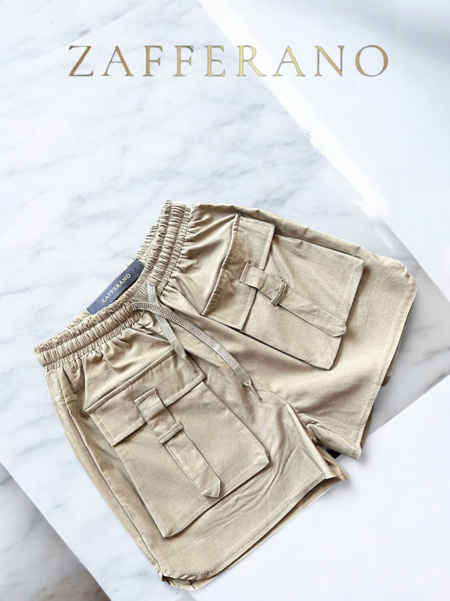 Short con Bolsas color beige